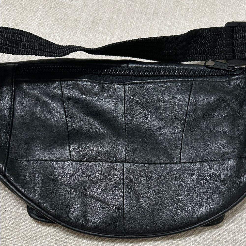 Vintage Fanny Pack Black Leather Waist Crossbody Y2K 90’s Travel - Picture 3 of 11